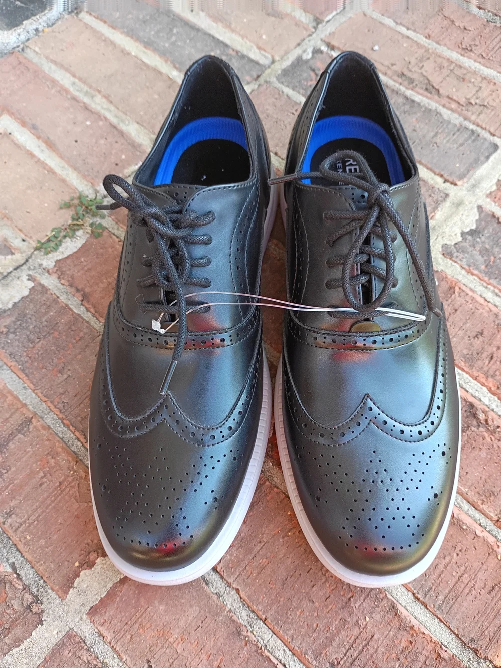 Reaction Kenneth Cole Men's Black Wingtip Dress Sneakers with Gray Sole NWOT